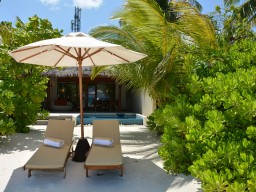 Direct beach access - All bungalows have a direct access to the beach with private sun loungers and offer you the ideal privacy.