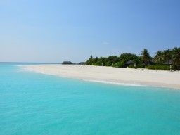 Inselfeeling pur - Die Insel bietet einen der besten und schönsten Strände auf den Malediven in einer bezaubernden Umgebung.