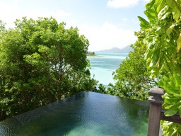 Dream view - Magnificent view from the infinity pool on the Indian Ocean.