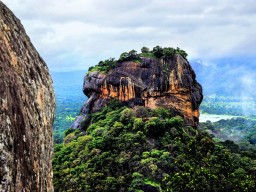 Sightseeing in Sri Lanka - Explore the different sightseeing spots in Sri Lanka, such as the Lions Rock in Sigiriya