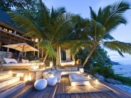 Romantic atmosphere in the evening - Evening lights spread romantic moments, such you only can see in a pure paradise.