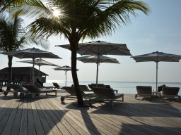 Hurawalhi Island & Spa, Coco Bar & Pool Impressionen